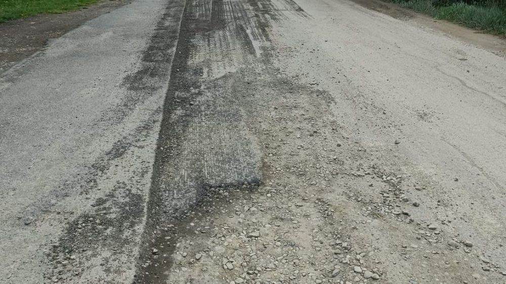Drumul către Vulcanii Noroioşi intră în reabilitare după cinci modificări ale proiectului şi doi ani de blocaje în licitaţie