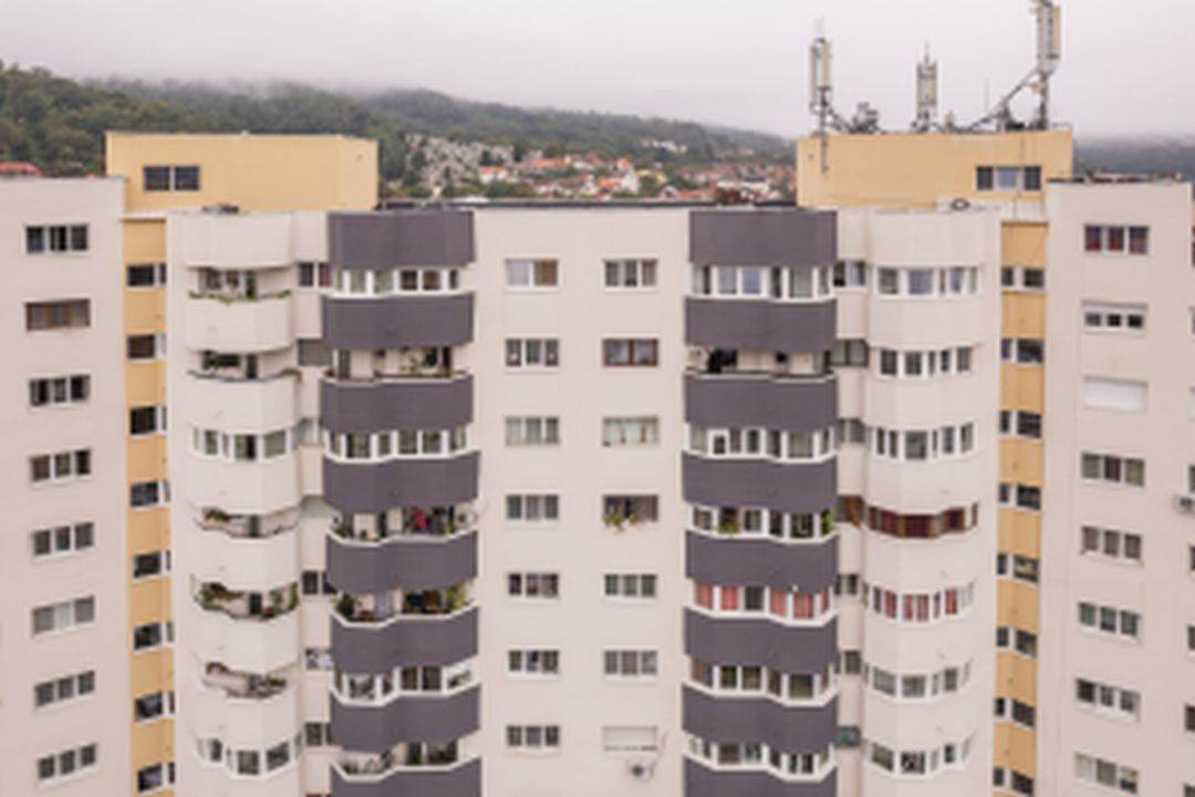 ADR Vest prelungeşte termenul pentru reabilitarea blocurilor