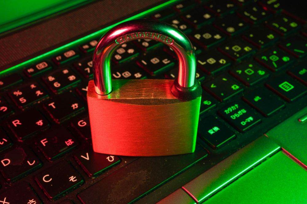 Microsoft anunţă un program extins de cooperare cu guvernele europene în securitate cibernetică