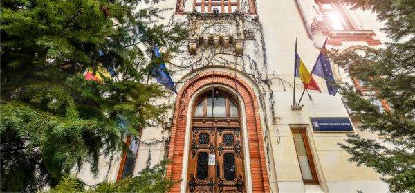 Tensiuni în educaţie: sindicatele anunţă proteste