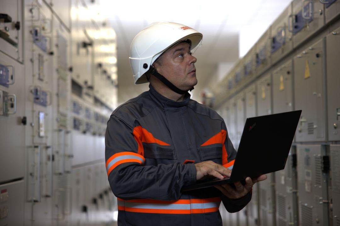 Reţele Electrice România lansează licitaţie de peste 132 milioane lei pentru modernizarea reţelei de distribuţie electrică