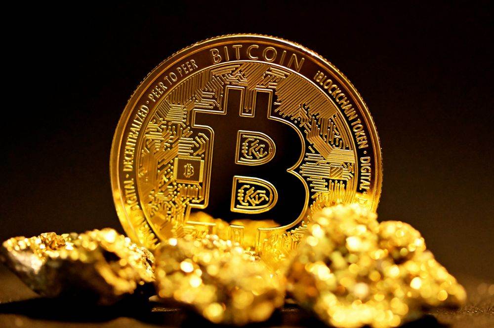 Bitcoin scade sub 100.000 USD pe fondul tensiunilor geopolitice