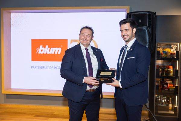 Andrei Emil Miinea, director general Blum România (dreapta), şi Andreas Pusch, director regional Blum