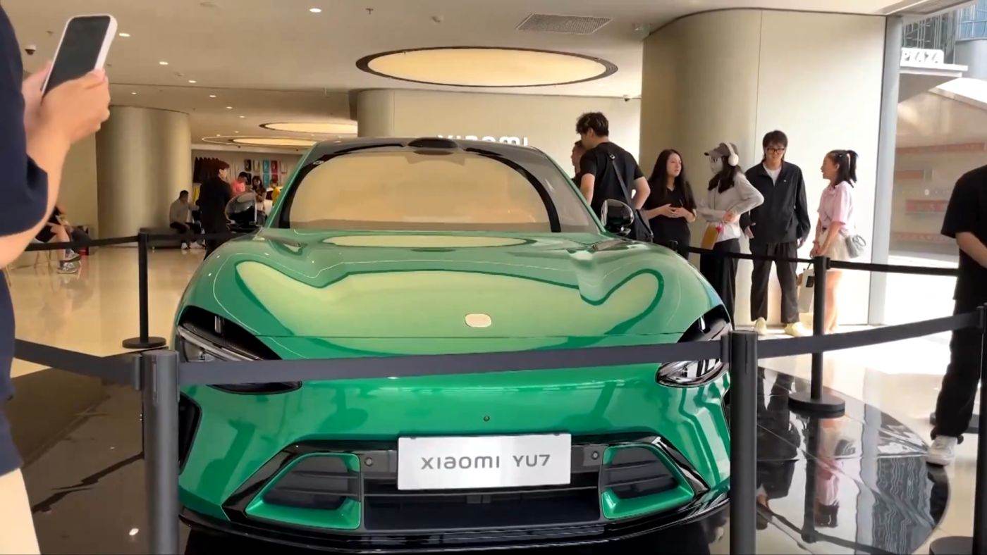 Xiaomi înregistrează aproape 300.000 de precomenzi într-o oră ale primului său SUV electric YU7