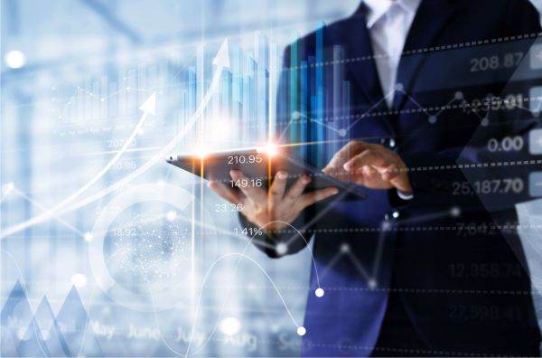 Un fond controlat de Lion Capital şi Longshield Investment a ajuns la o deţinere de 11% din Infinity Capital