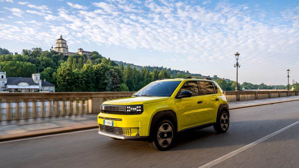 Fiat lansează primul model auto care integrează materiale reciclate din ambalaje pe bază de carton pentru băuturi