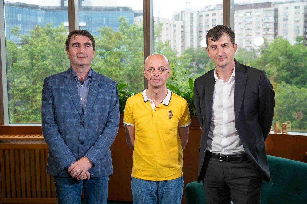 Andrei Vieru, director Monitorizare Executare Silită Retail, Banca Transilvania (dreapta), Bogdan Dumitrache, executor judecătoresc, Norel Moise, redactor-şef Piaţa Financiară
