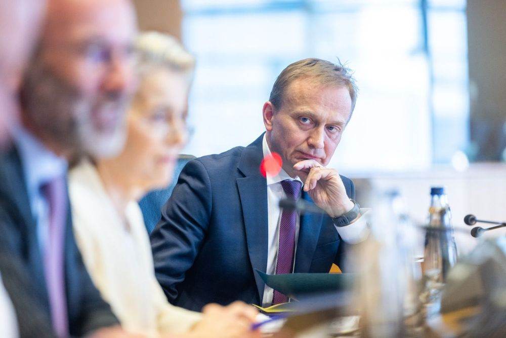 UE promite investiţii mai mari în apărare fără a compromite modelul social european
