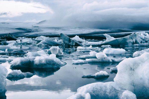 Topirea gheţarilor poate declanşa erupţii vulcanice - un nou risc al schimbărilor climatice
