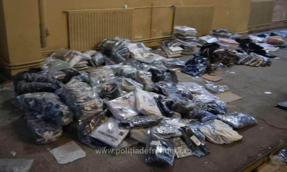 Bunuri contrafăcute, ţigarete de contrabandă şi produse alimentare transportate ilegal descoperite de poliţiştii de frontieră din Giurgiu