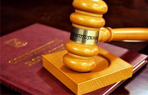 Cei trei noi judecători la CCR au depus jurământul la Cotroceni
