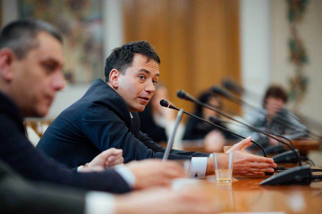 Csoma Botond (UDMR): "Domnule Simion, aţi dus discursul la un nivel foarte inferior”