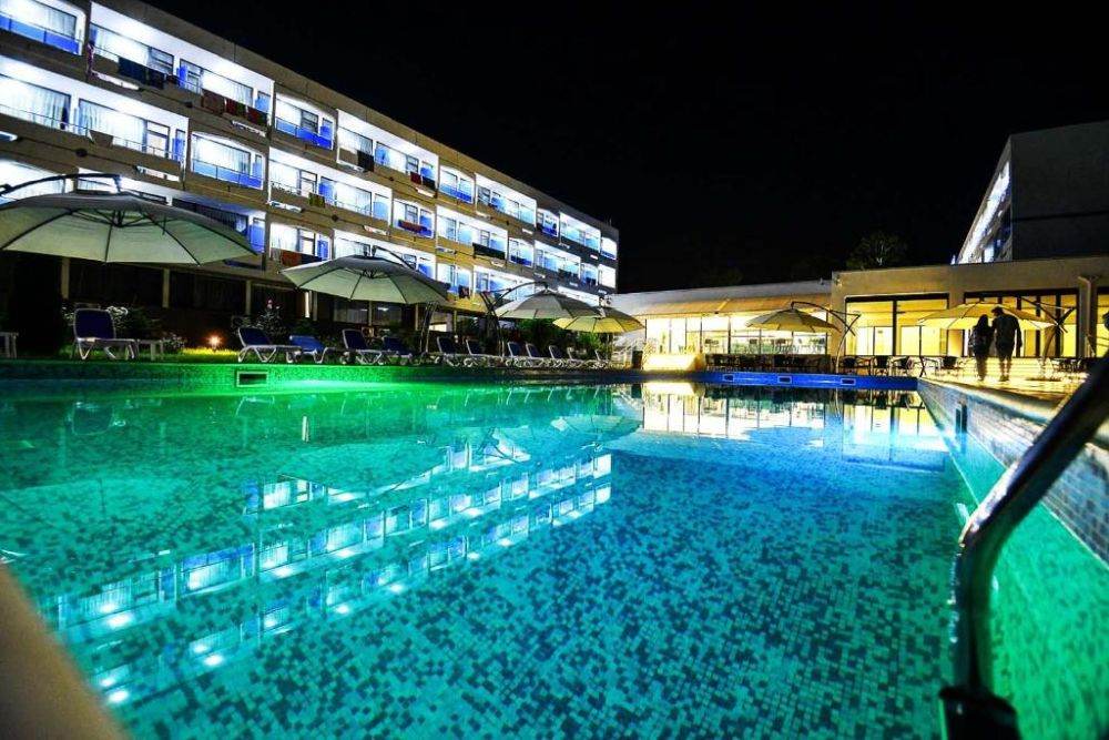 IRI Travel: Hotelurile care investesc în marketing şi inovaţie au plajele şi camerele pline pe litoralul românesc