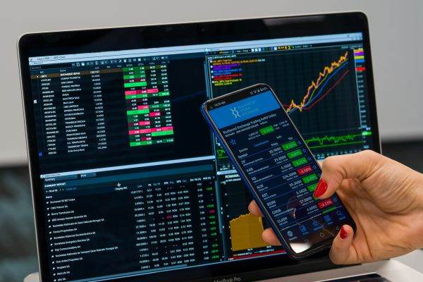 Investitorii au mizat pe BVB în trimestrul al doilea, în pofida deficitului bugetar şi a incertitudinilor guvernamentale