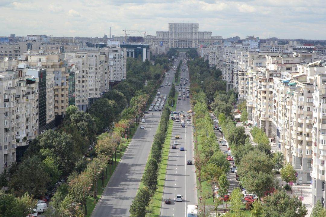Peste 80 de foşti şi actuali magistraţi locuiesc în apartamente ale Ministerului Justiţiei cu chirii între 60 şi 197 de lei