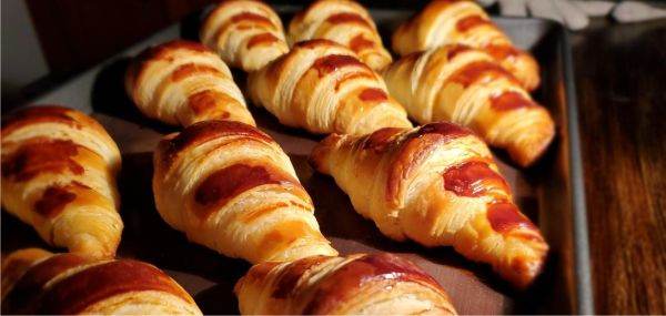 Producătorul de croissante Derpan vrea să atragă 1,8 milioane euro printr-o emisiune de obligaţiuni