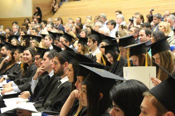 Statul redefineşte regulile de acordare a burselor universitare