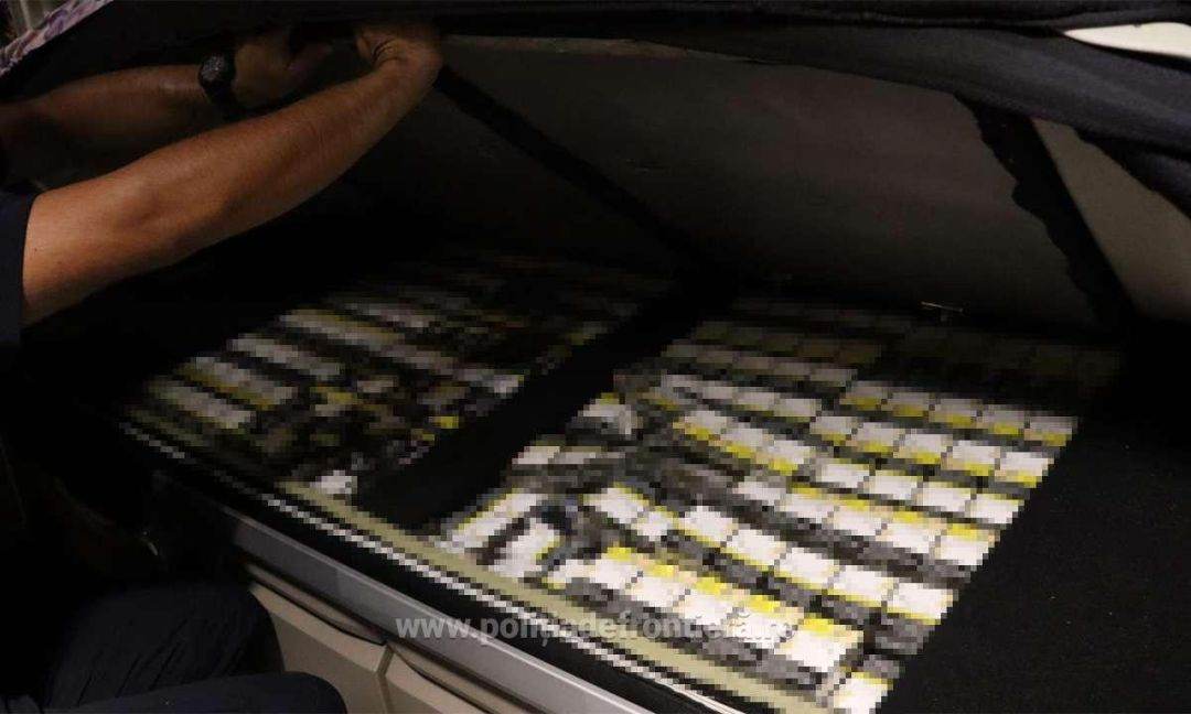 Aproximativ 60.000 ţigarete ascunse, descoperite de poliţiştii de frontieră giurgiuveni