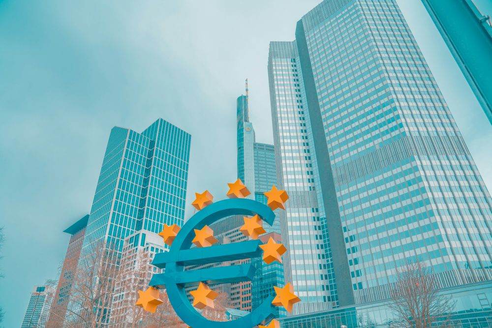 Bulgaria introduce afişarea obligatorie a preţurilor în leva şi euro