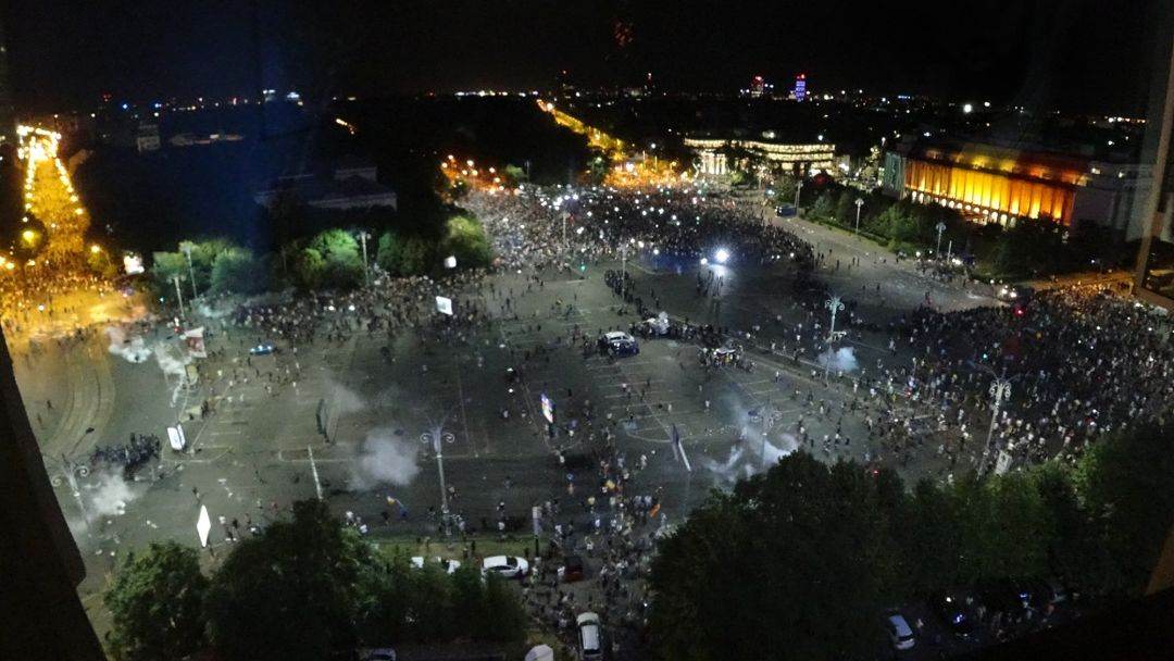 Protest în Piaţa Victoriei pe 10 august: „Ne-au bătut. Ne-au gazat. Faptele se prescriu în 2026”