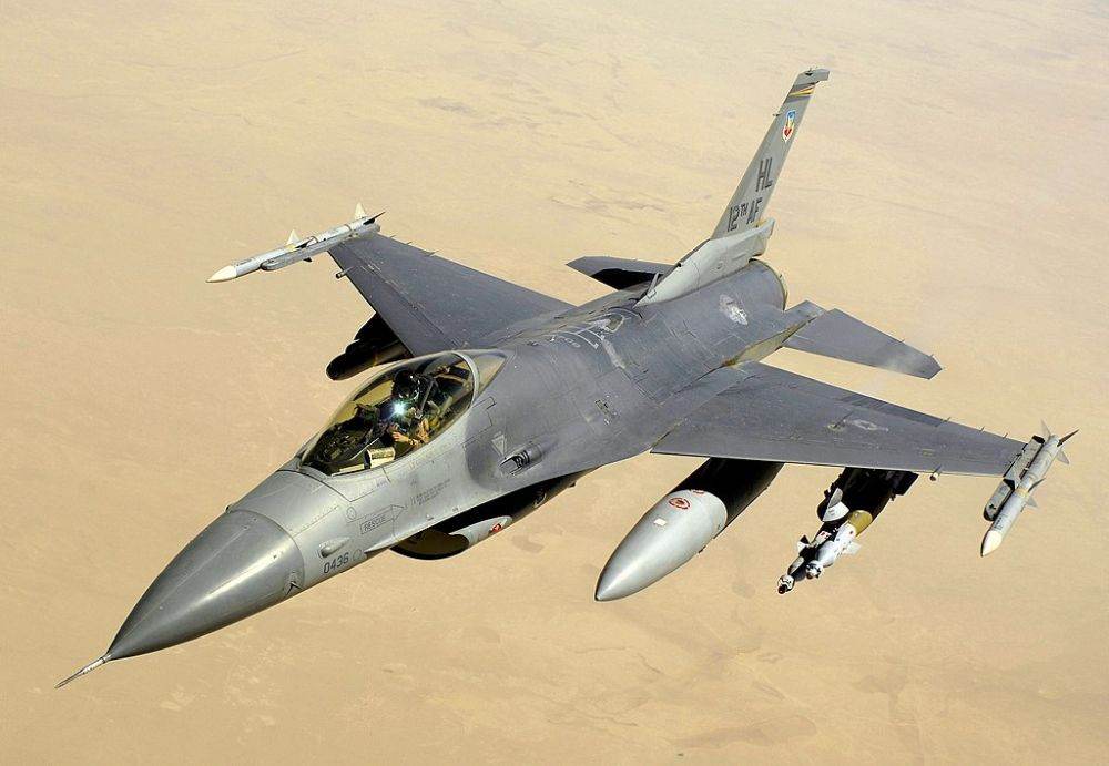 Polonia alocă 3,8 miliarde dolari pentru modernizarea flotei de F-16
