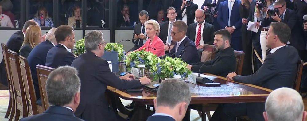Trump anunţă că pregăteşte o întâlnire trilaterală cu Putin şi Zelenski