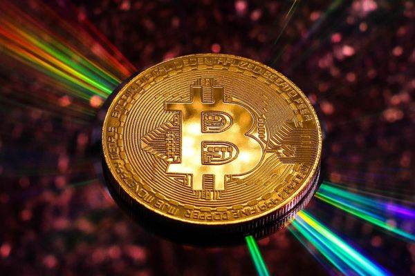 Cointelegraph: Fost economist-şef al FMI recunoaşte că s-a înşelat în privinţa Bitcoin