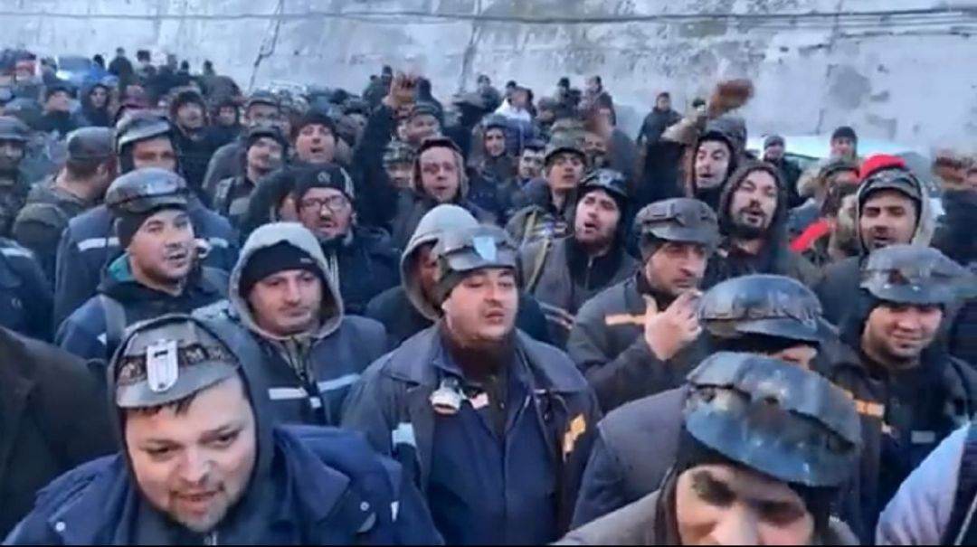 Minerii din Valea Jiului, protest spontan din cauza întârzierii salariilor