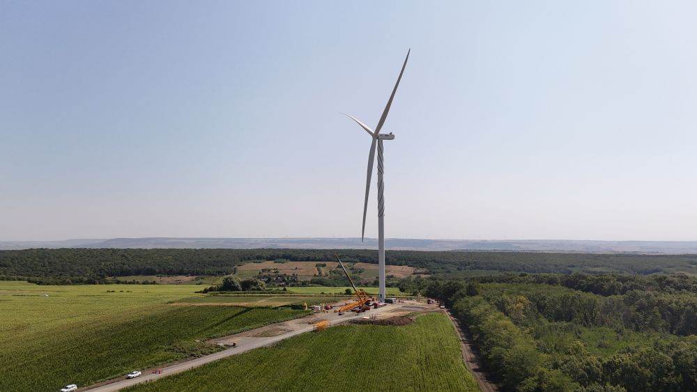 PPC Renewables instalează primele turbine pentru cel mai mare parc eolian din Moldova