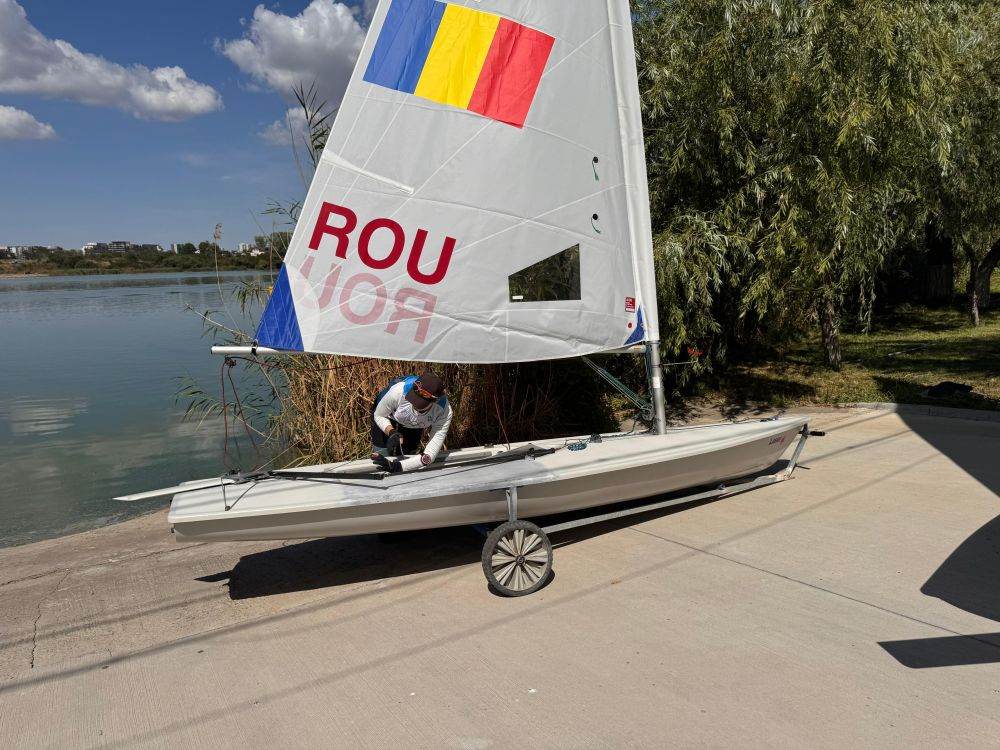 Campionatul Naţional Dinghy aduce peste 80 de ambarcaţiuni pe lacul Siutghiol