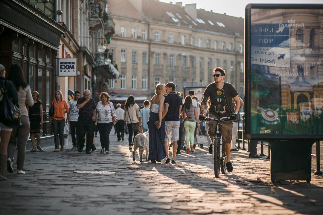 Colliers: Doar 1% dintre tinerii din Generaţia Z văd munca de la distanţă ca un motivator real