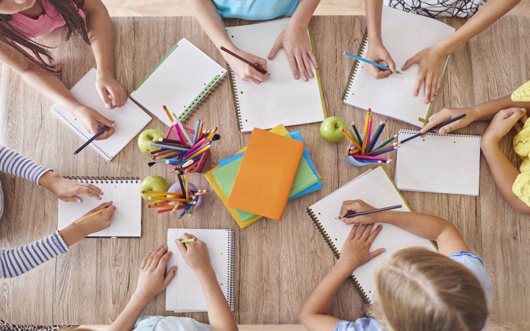 Ministrul Investiţiilor: Guvernul prelungeşte termenul de utilizare a tichetelor educaţionale de 500 lei până la 31 octombrie 2025