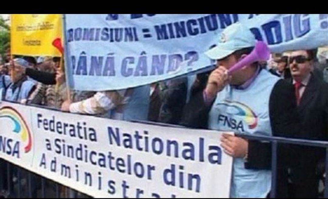 FNSA: Pachetul II al Guvernului va politiza administraţia şi va duce la concedierea a 40.000 de angajaţi