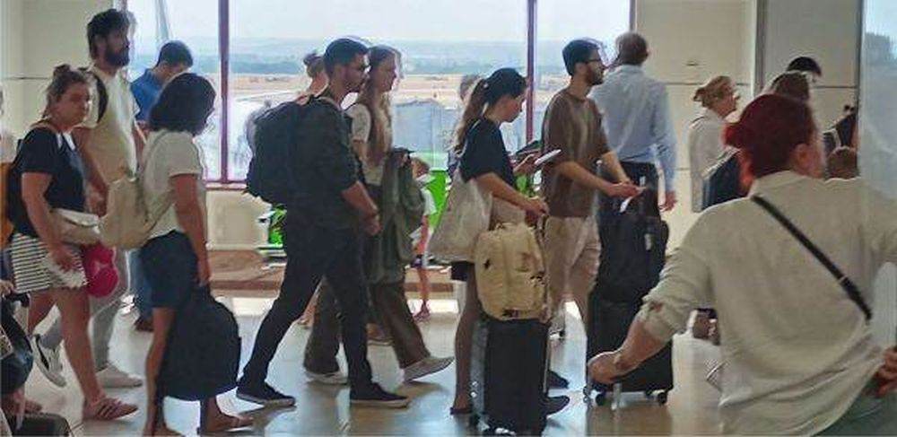 Cocktail Holidays recunoaşte blocajul financiar temporar şi promite soluţii pentru turişti şi parteneri