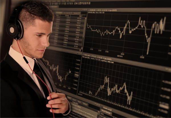 Reuters: Creşterea economică puternică a Indiei nu reuşeşte să impresioneze investitorii în acţiuni