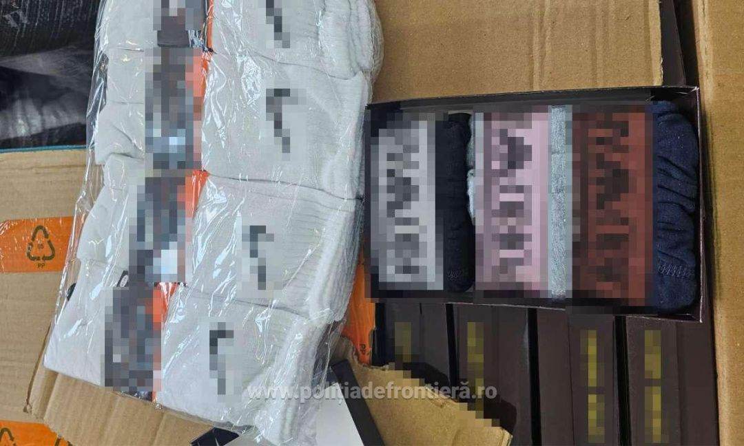 Poliţiştii de frontieră din Giurgiu au confiscat aproape 10.000 de articole vestimentare şi de marochinărie contrafăcute