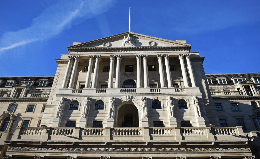 MPC: Marea Britanie menţine dobânda la 4% până în 2026, pe fondul incertitudinilor economice