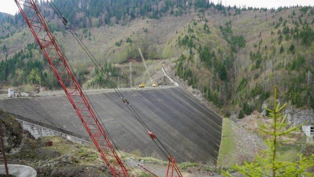 ONG-urile au obţinut oprirea lucrărilor la hidrocentrala Răstoliţa