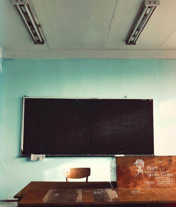 Soluţie în educaţie: fonduri europene pentru prevenirea abandonului universitar