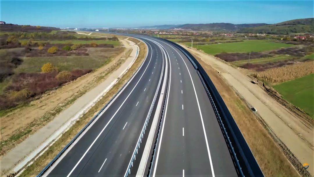 Cristian Pistol: A început asfaltarea primilor kilometri ai secţiunii 4 a autostrăzii Sibiu - Piteşti 