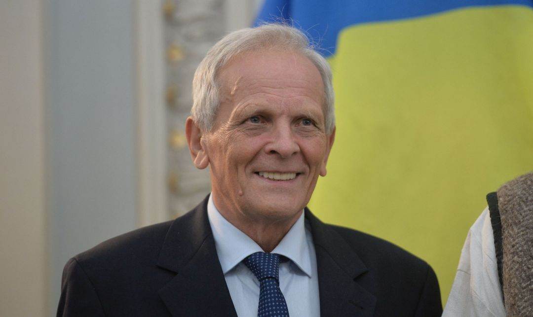 Stolojan: Încercarea PSD de a-l convinge pe Bolojan să renunţe la reforma administraţiei e "ca şi cum ai vinde castraveţi grădinarului”