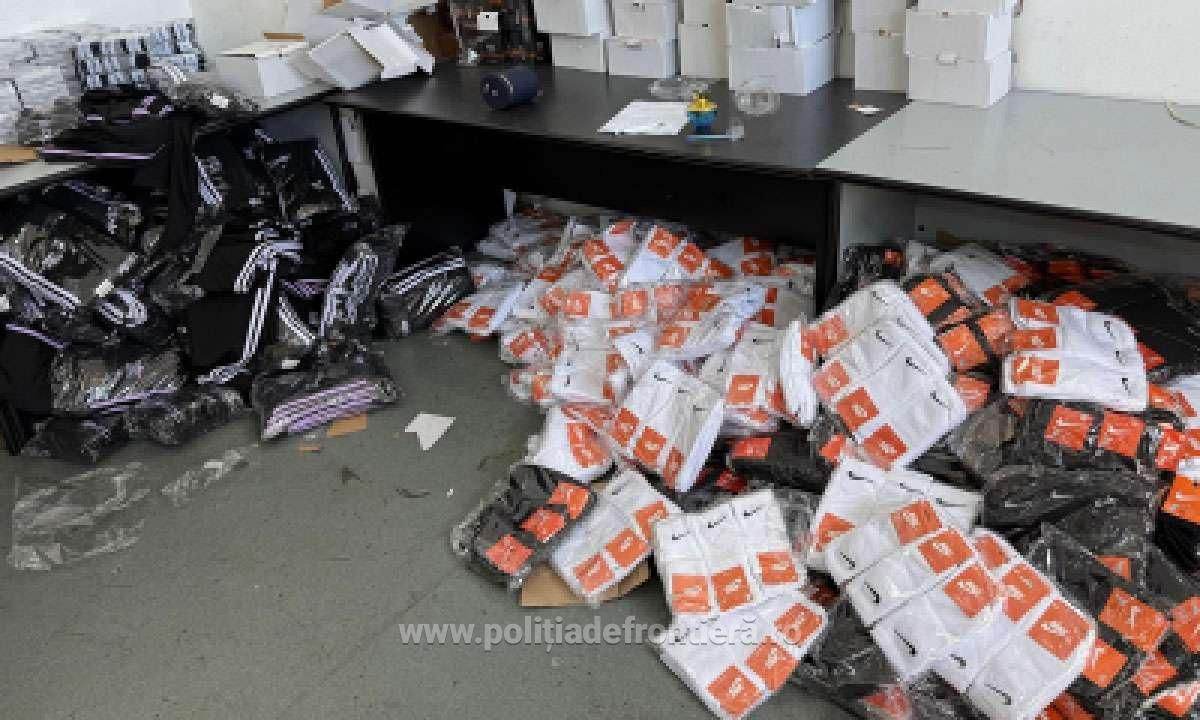 Poliţiştii de frontieră din Giurgiu au descoperit produse susceptibile a fi contrafăcute de peste 400.000 de lei