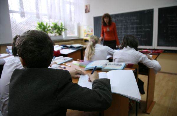 Senatul a decis: elevii de clasa pregătitoare vor primi gratuit materiale didactice