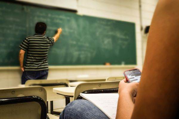 Threats to schools - the fine line between panic and responsibility
