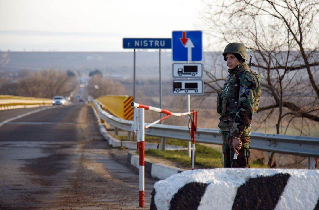 Promo-LEX: Cozi pe podul de acces din Transnistria spre Moldova, verificările durează peste 30 de minute 