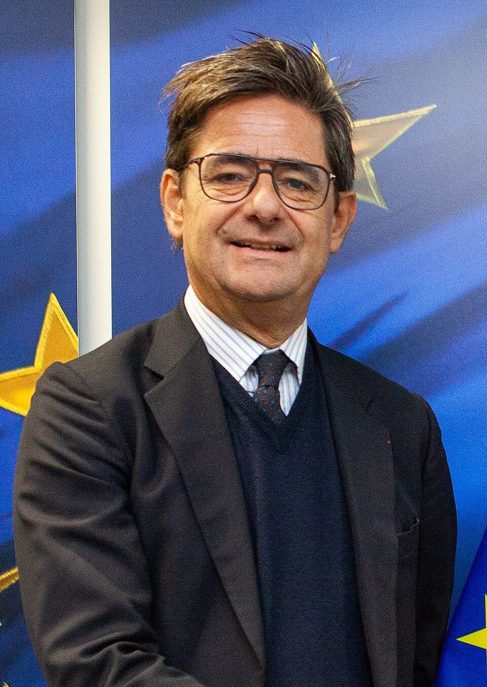 Şeful fondului suveran al Franţei avertizează: Europa este ”dublu colonizată” de China şi SUA