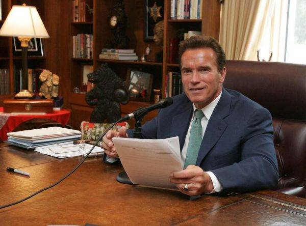 Arnold Schwarzenegger pointed out that seven million people die annually due to pollution. "Let's talk about this, not about rising sea levels or melting ice. We're killing children," the actor said, calling for a clear and direct formulation of the problem. In his opinion, the real goal is to eliminate fossil fuels and drastically reduce pollution. (Photo source: facebook / Arnold Schwarzenegger)