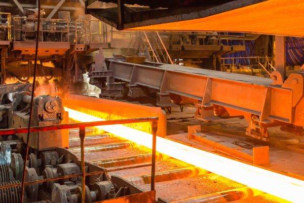 Surse: UE pregăteşte măsuri pentru protejarea industriei siderurgice