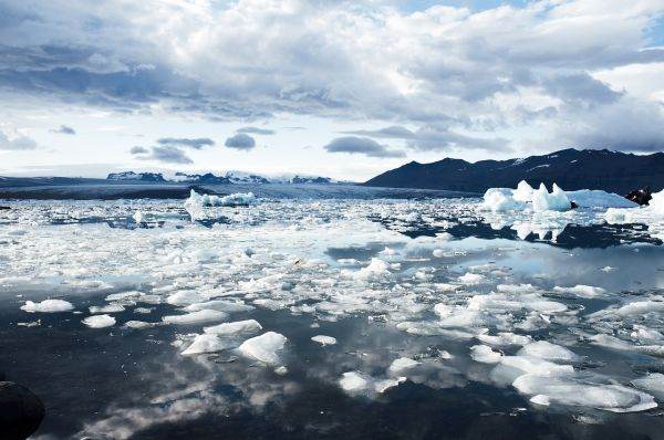Glaciers are losing volume, an alarming sign of climate change