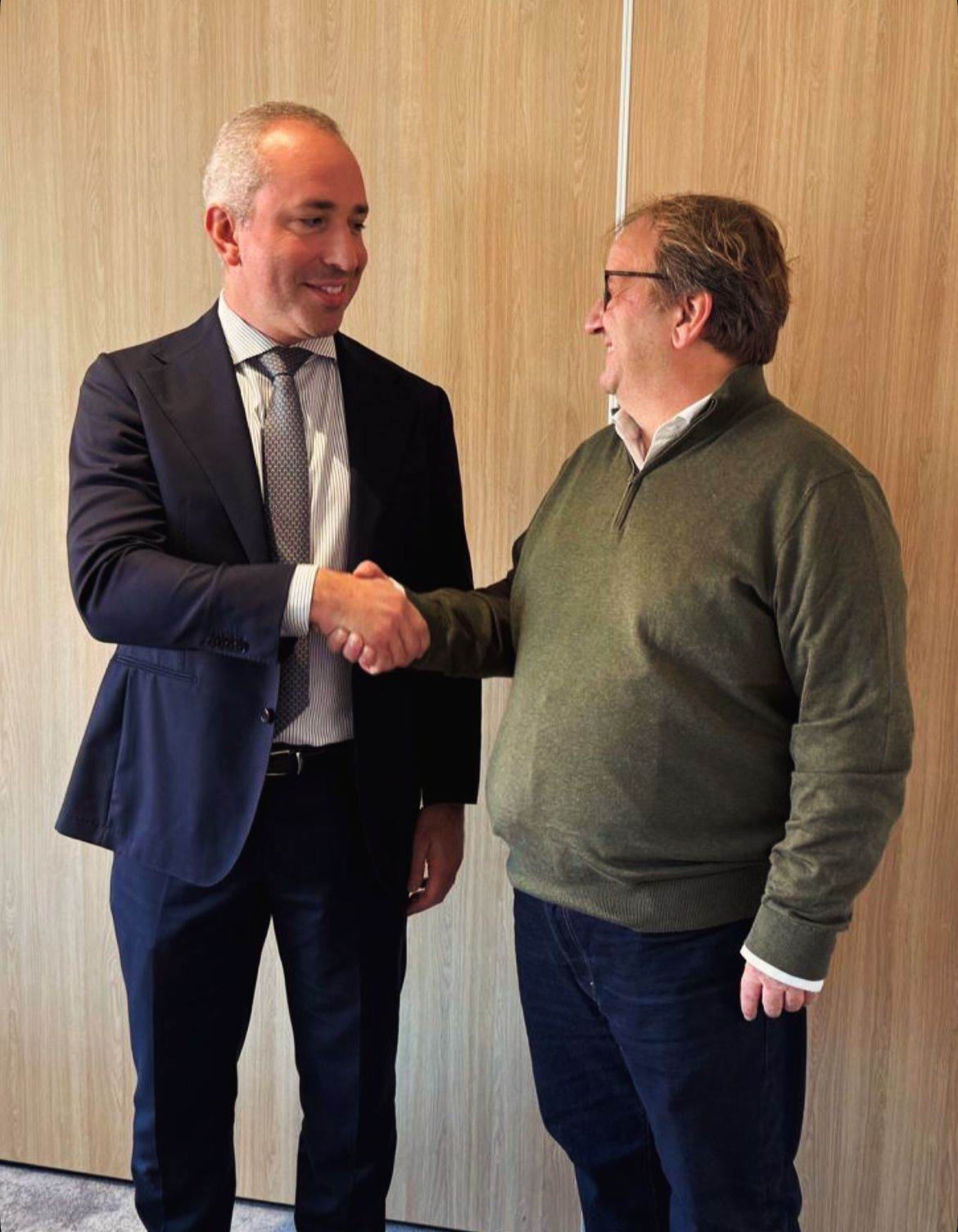 Nhood achiziţionează SCC France